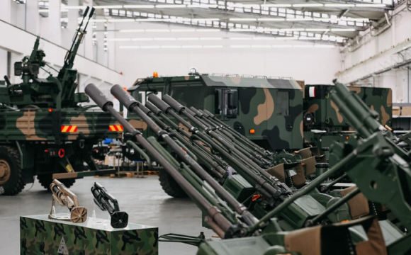 Названі три країни, які закупили найбільше зброї для України