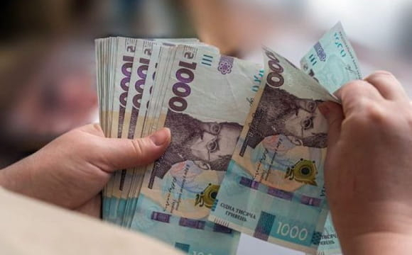 Скільки потрібно заробляти українцю, щоб нормально жити: ШІ назвав точну суму