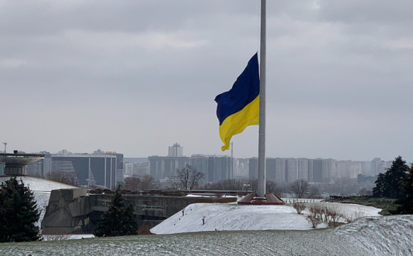 У Києві приспустили головний прапор країни: що сталося