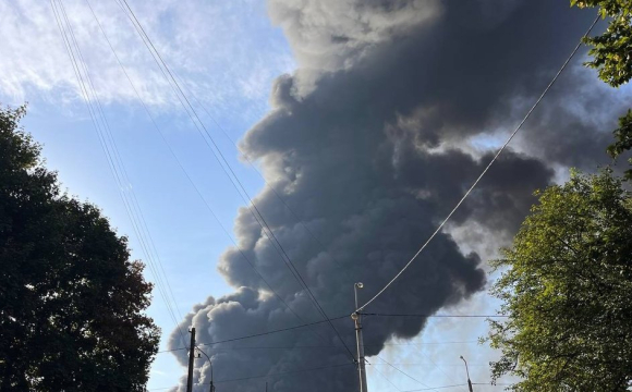 Небо над Львовом затягнув густий дим: що сталося