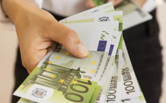 Українці кинулися скуповувати євро: у чому причина