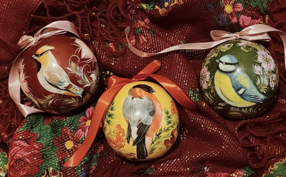 В «Аврорі» безкоштовно роздають новорічні іграшки