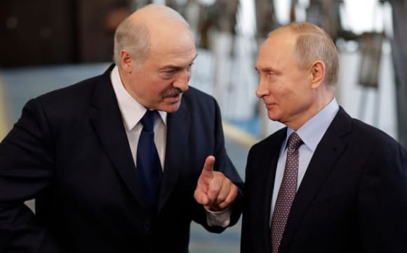 Путін тисне на Лукашенка: експерти попереджають про загрозу