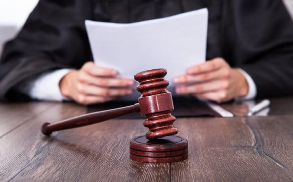 На Волині посадовці привласнювали зарплати й отримували хабарі: деталі