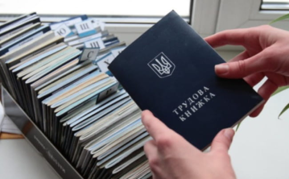 В українців після оцифрування трудової книжки може «зникати» стаж: важливе попередження