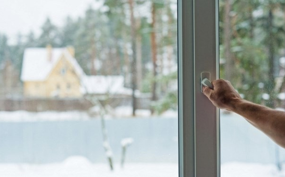 Коли потрібно провітрювати квартиру взимку: названо точний час