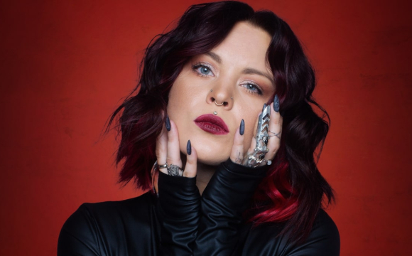 Українська співачка розлучилася з чоловіком після 10 років шлюбу