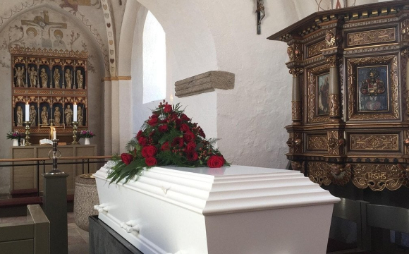 Чому треба боятися фразу: «нехай земля буде пухом»