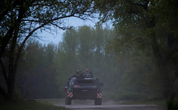 На полігоні під час навчань парашутистка втратила ногу