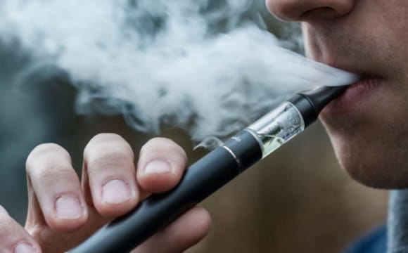 У Луцьку школяр приніс до ліцею електронну сигарету