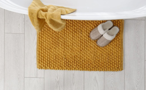 Чому треба негайно викинути килимок з ванної кімнати