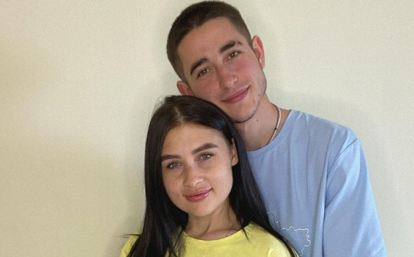 Відомого співака запідозрили в розлученні з дружиною: заявили, що бачили з іншою