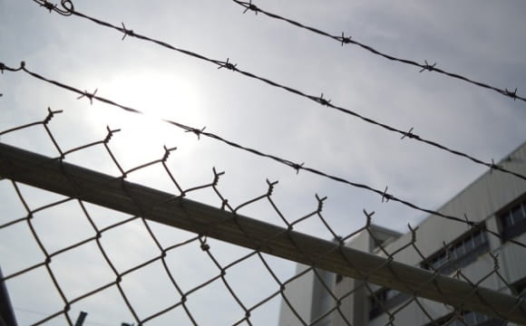 На Волині чоловік ховав наркотики в цукерках і відправляв до СІЗО