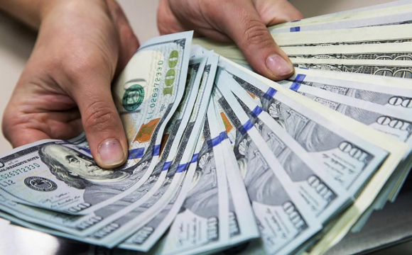 Коли середня зарплата українців зросте до 1000 доларів