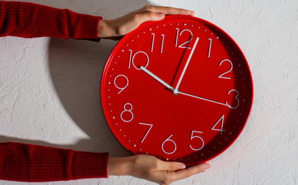 Коли в Україні переведуть годинники на літній час