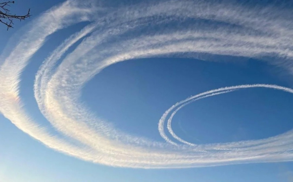 Після масованої атаки над Україною помітили дивні сліди