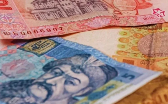 В українців у магазинах перестали приймати паперові гроші