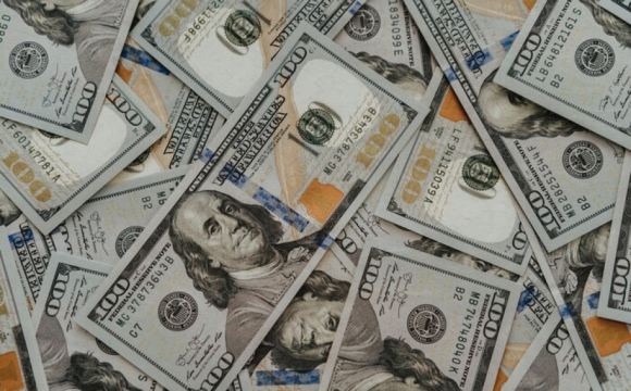 Українців закликали не купувати долари перед Новим роком