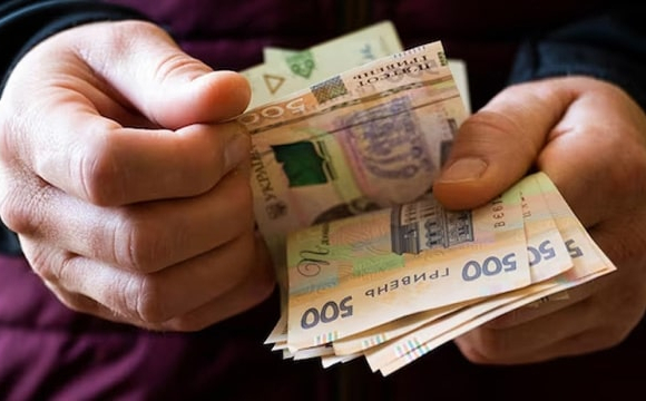 Пенсіонери отримають 5 тисяч гривень від Ощадбанку