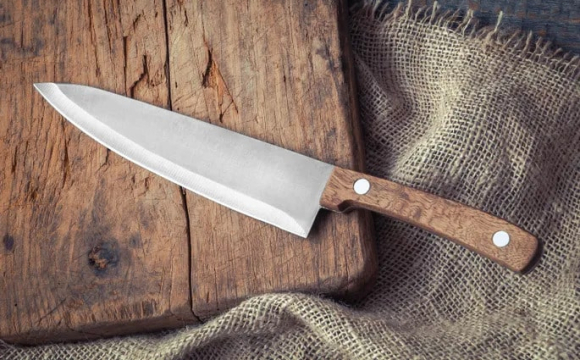 Українців закликали не залишати ніж на столі: можна накликати біду