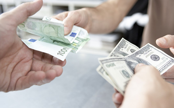 Українці на кордоні можуть втратити гроші: у чому причина