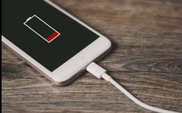 До якого відсотка треба заряджати телефон, щоб не зіпсувати батарею