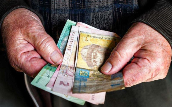 В Україні пенсіонерів залякували та вимагали гроші