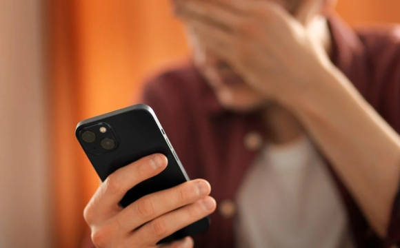 Українців закликали терміново видалити деякі дані з телефону