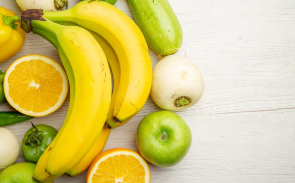 Популярний фрукт більшість людей їсть неправильно: у чому небезпека