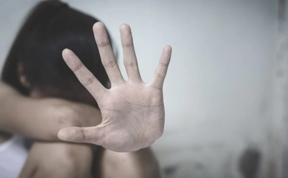 В Україні чоловік місяцями гвалтував 13-річну дівчину