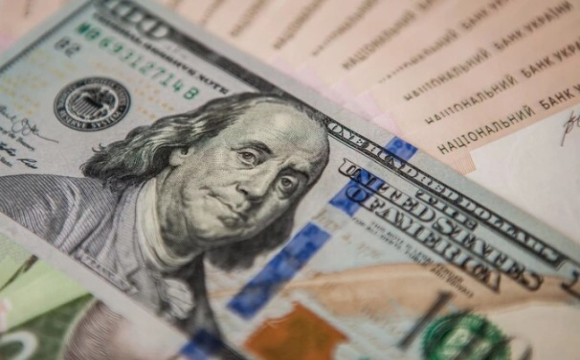 Долари можуть не прийняти: банки посилили перевірку готівки