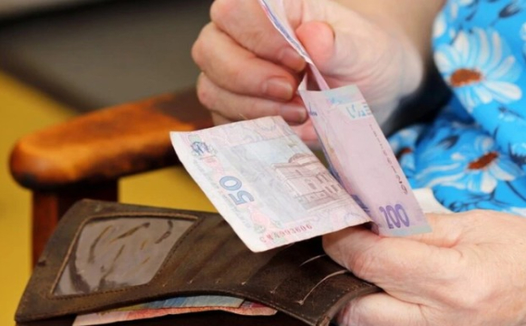 Частина пенсіонерів отримає вищі виплати: що відомо 