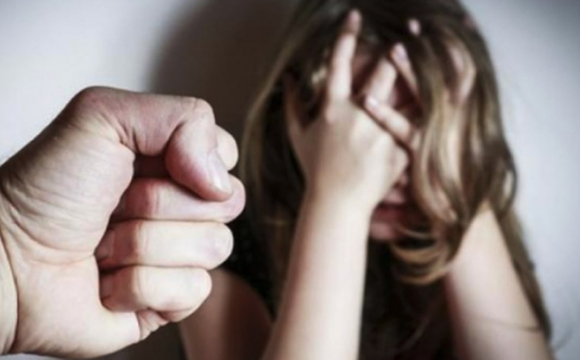 У Луцьку п'яний чоловік жорстоко побив жінку