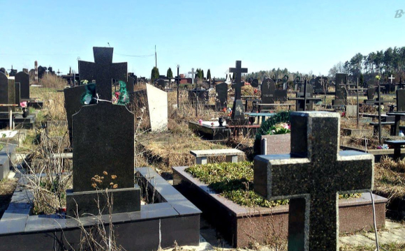 Українців попередили, що категорично заборонено робити на кладовищі на вихідних
