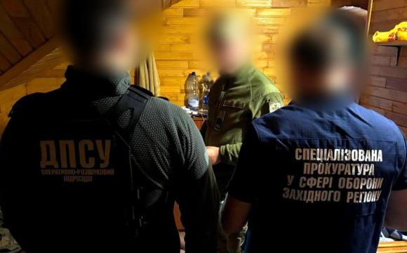 У Львівській області прикордонник незаконно переправляв чоловіків у Польщу