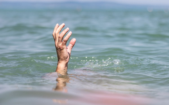 На Світязі потонув чоловік, який пірнув з катамарана