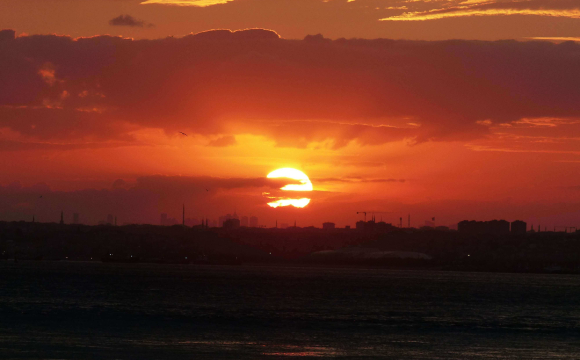 Священник пояснив, чи можна давати речі після заходу сонця