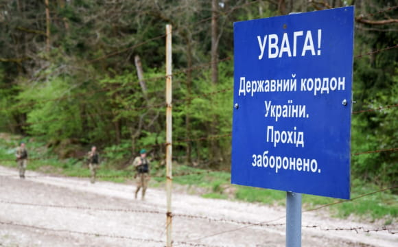 На Волині директор підприємства хотів переправити чоловіка за кордон за 15 тисяч доларів