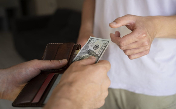 Які речі категорично заборонено позичати сусідам, родичам та друзям