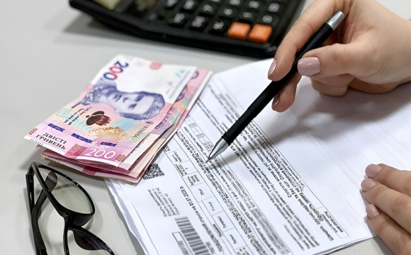 Фінансова підтримка для пенсіонерів: як отримати 5000 гривень на оплату газу, світла та опалення