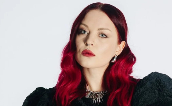 «Передзвоніть завтра»: відома співачка роками не може отримати громадянство України