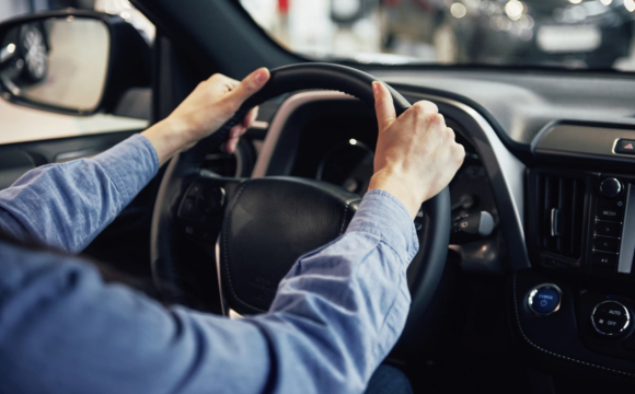 Коли в Україні можна сідати за кермо без водійського посвідчення