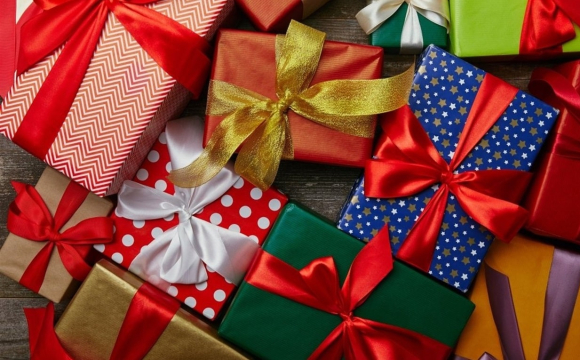 Які подарунки категорично заборонено дарувати близьким на свята