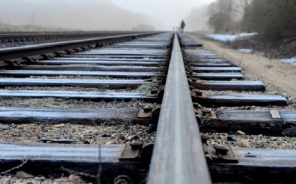 У селі під поїздом трагічно загинув молодий чоловік