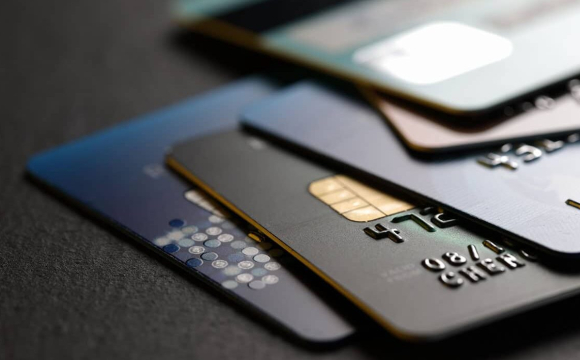 Українцям пропонують фейкові картки для виплат