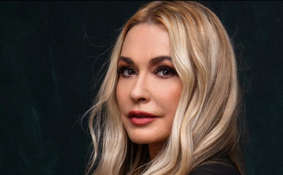 Відома 59-річна акторка відверто зізналася, чи робила собі пластичні операції