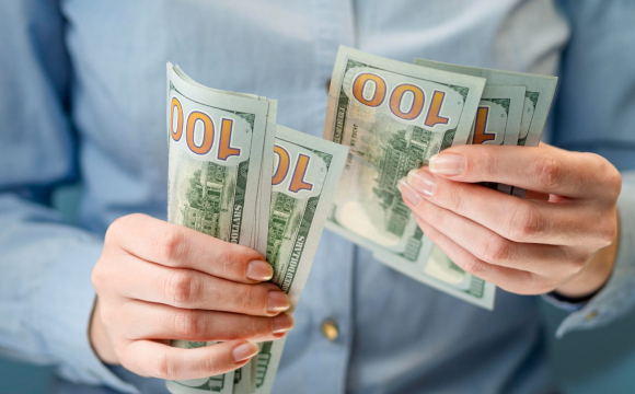 Астрологи назвали знаки Зодіаку, які сильно прив’язані до грошей