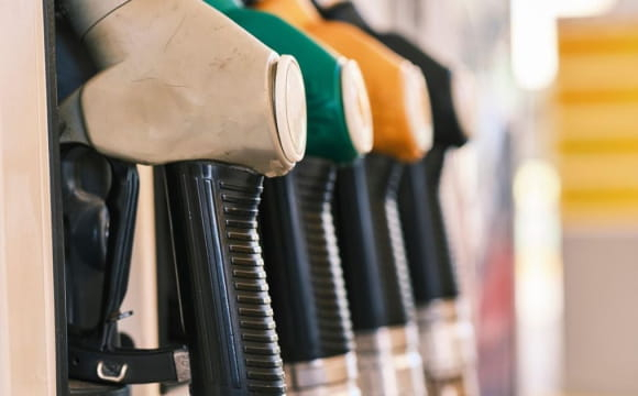 Українцям повернуть гроші за бензин та дизель: як отримати