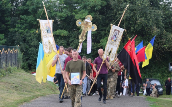 На Волині все село прийшло попрощатися із загиблим військовим