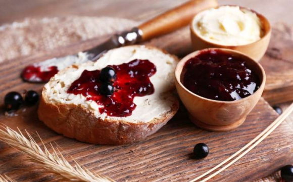 Хліб не можна їсти з цими популярними продуктами